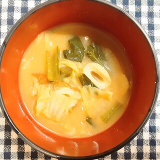 白菜と小松菜とちくわの味噌汁